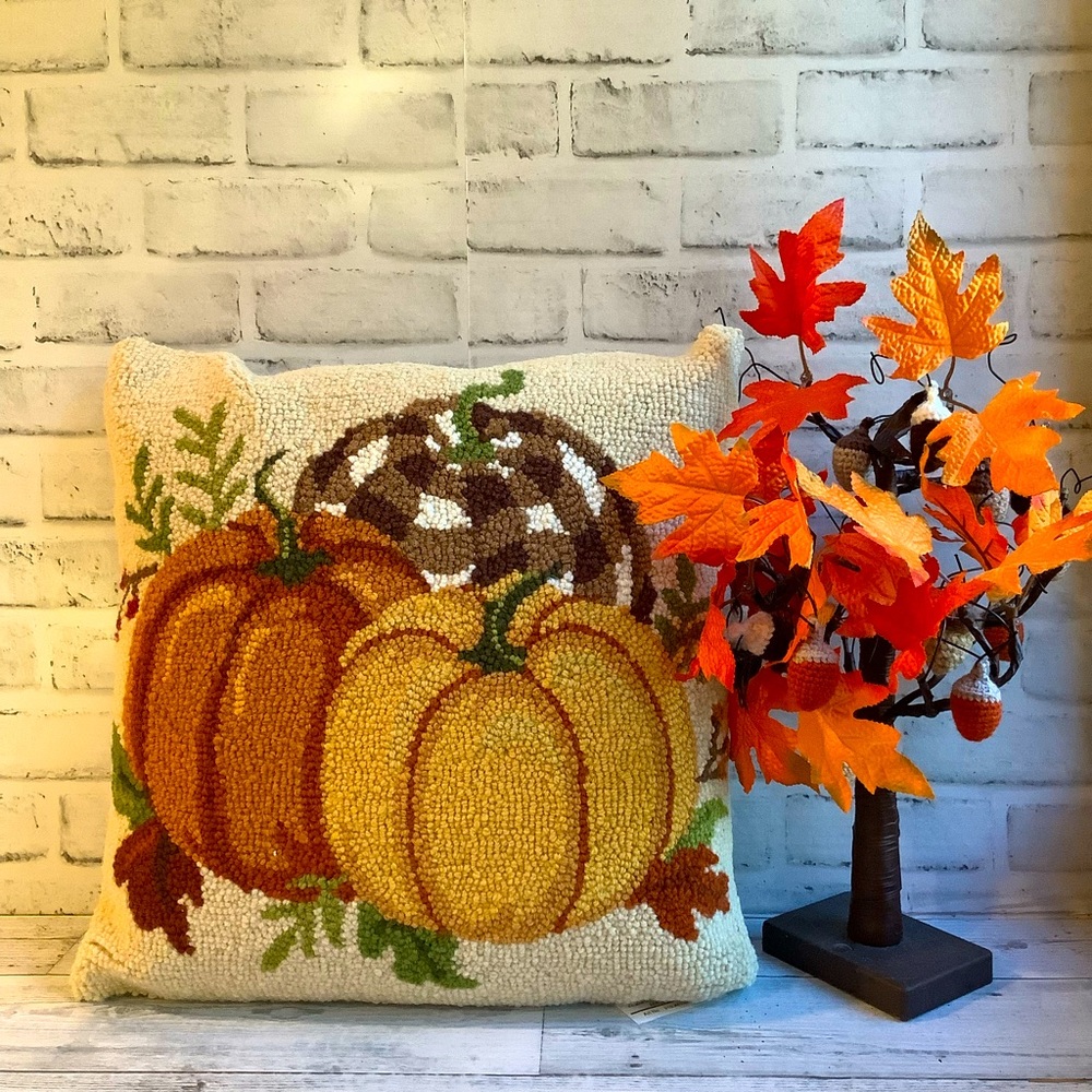 PEKING HANDICRAFT 18x18 Hand Hooked Pumpkin Trio Fall/Harvest Pillow